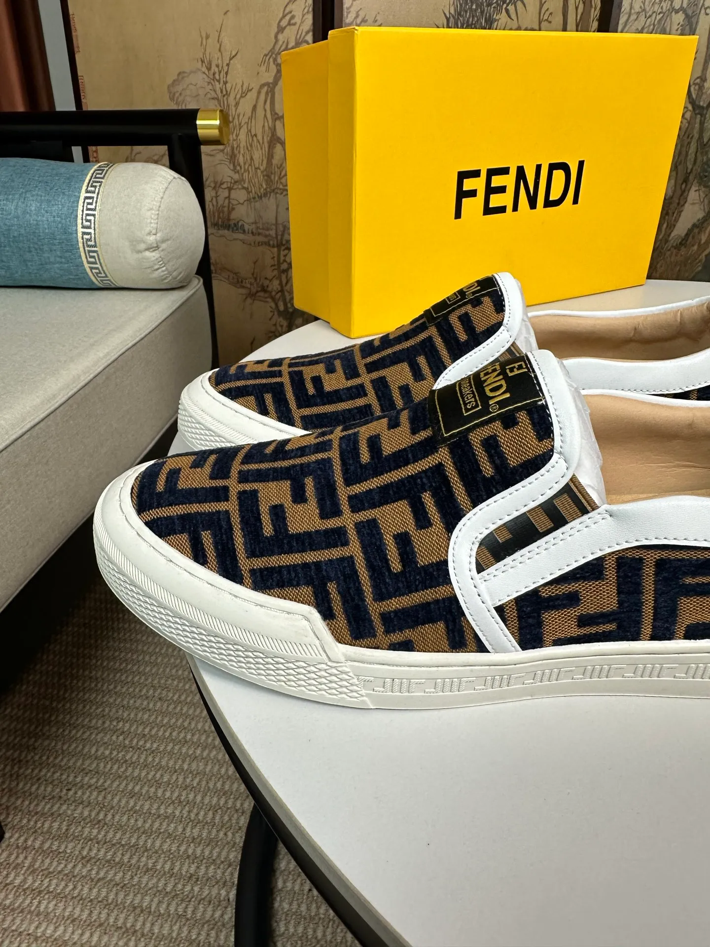 Factory price 380💰 (FENDI) New style 👊🏻 upper 🇮🇹 imported cowhide fabric 🇩🇪 imported sheepskin lining. The original outsole is molded to highlight the identity of every man, and the upper foot is stable and stable🚶🏻🚶🏻The high-end custom counters reproduce the original version📯No matter the wind or rain, the shoe last remains unchanged and can withstand the verification of time🔍️,🔵 Size: 38-44 (45 is custom-made and cannot be returned or exchanged
